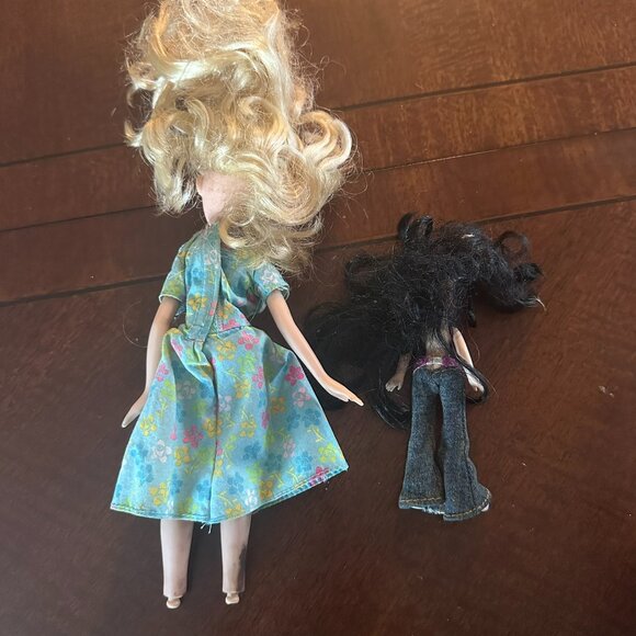 Bratz Dolls Lot of 2 MGA Blonde & Mini Bratz w/ Outfits - Picture 2 of 2